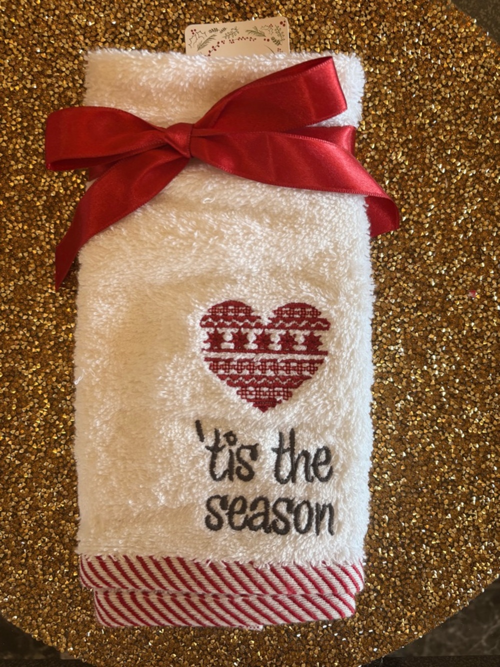 Holiday 'Tis the Season NWT Embroidered White Set of 2 Hand Towel/ Red Accent - Picture 3 of 6